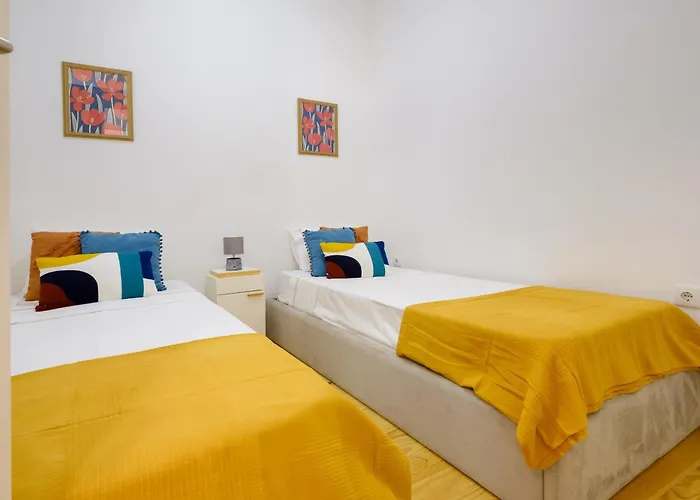 Bright 2bedroom In Bonfim, 2 Minutes From Campanha, Center Διαμέρισμα *