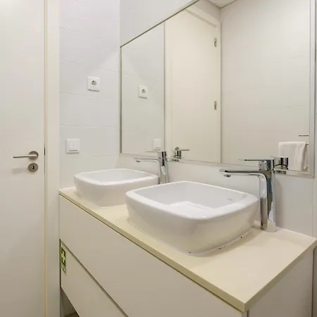 Bright 2bedroom In Bonfim, 2 Minutes From Campanha, Center شقة *