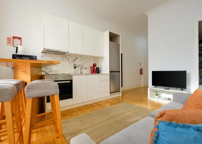 Bright 2bedroom In Bonfim, 2 Minutes From Campanha, Center